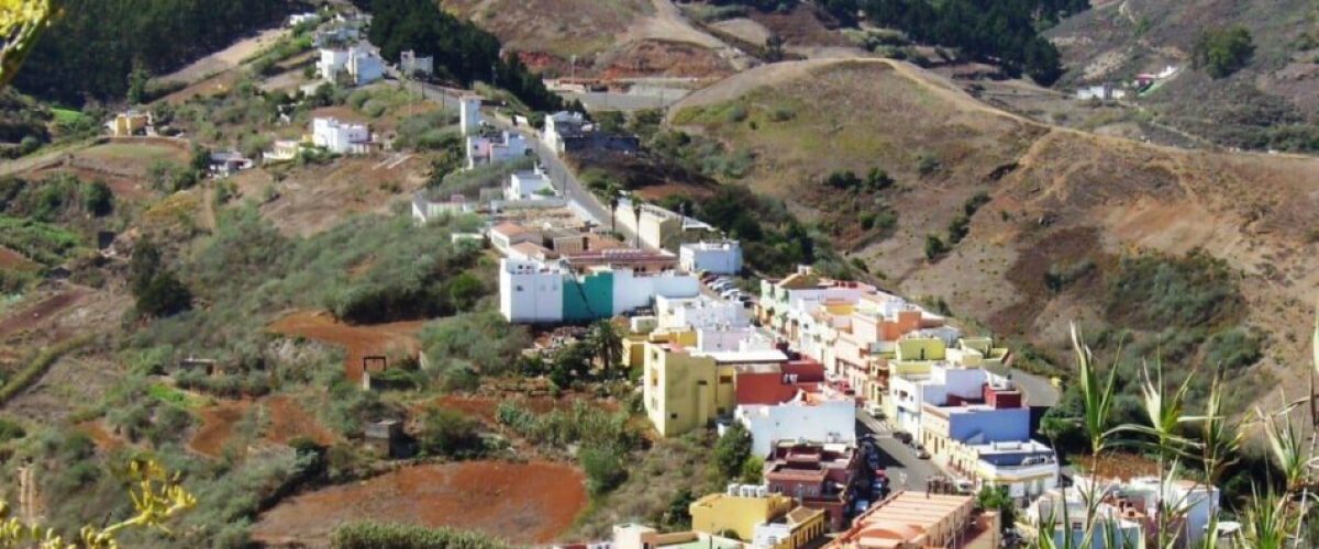 thumbnail Vista del barrio de Montana Alta desde el Mirador situado en las proximidades de la Casa del Queso