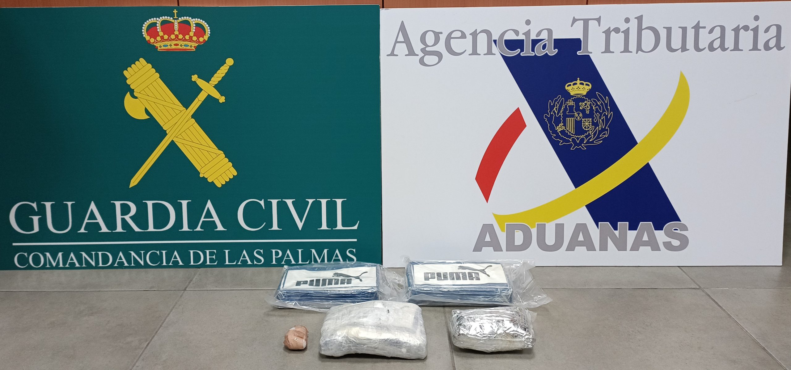 La Guardia Civil detiene a un pasajero en el aeropuerto de Gran Canaria por transportar droga en el interior de su equipaje