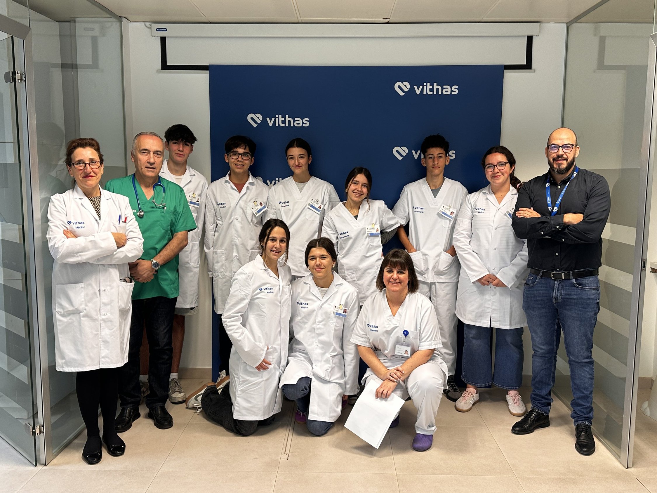 El Hospital Universitario Vithas Las Palmas abre sus puertas a ocho escolares para que conozcan el día a día del centro