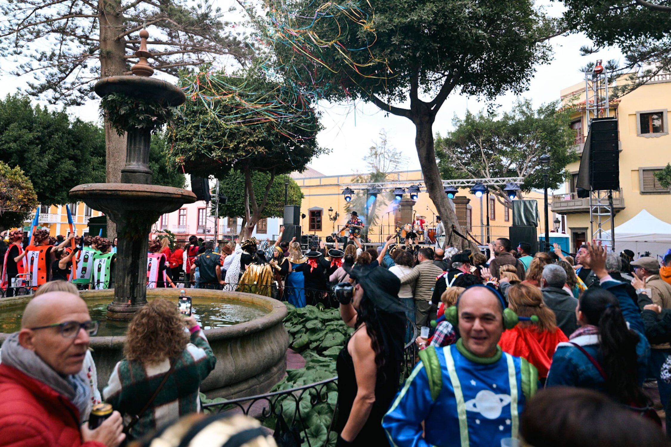 La buena música reina en el Carnaval de Día de Gáldar