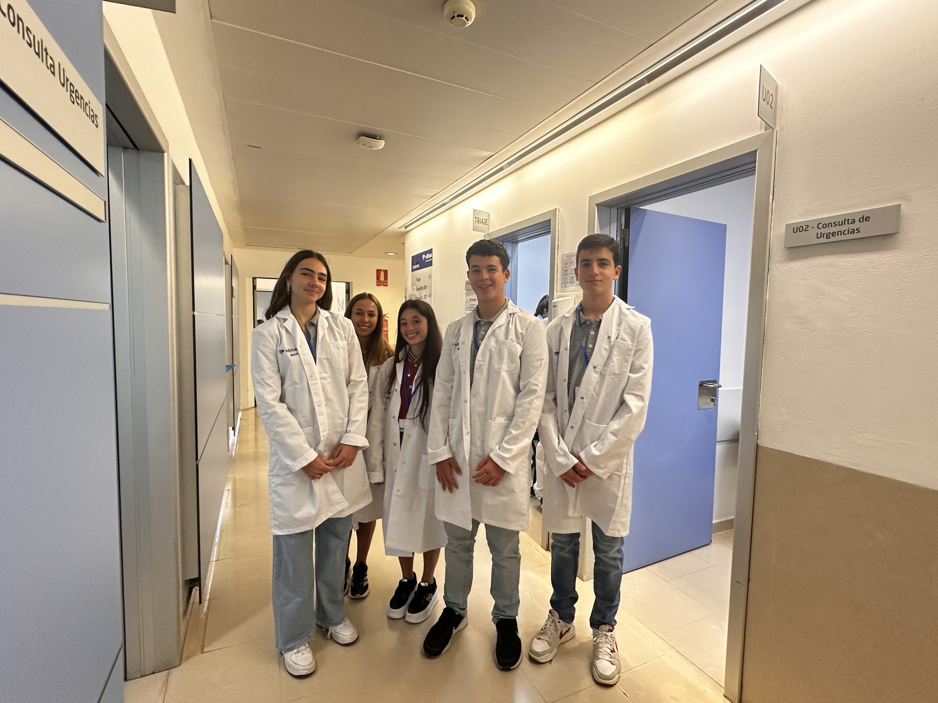 Los participantes en este Vithas Aula Salud Colegios aprendieron en urgencias qué es un triaje y cómo se coloca un vendaje entre otras cuestiones - NorteGranCanaria -