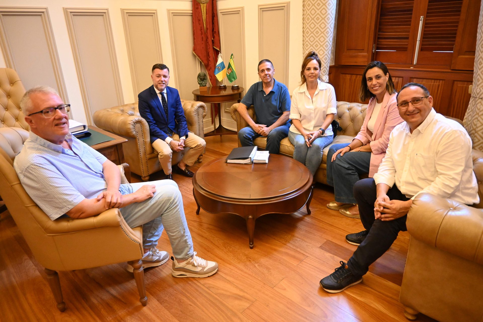 Reunión en las Casas Consistoriales en la mañana de este viernes entre el Ayuntamiento y Correos - NorteGranCanaria -