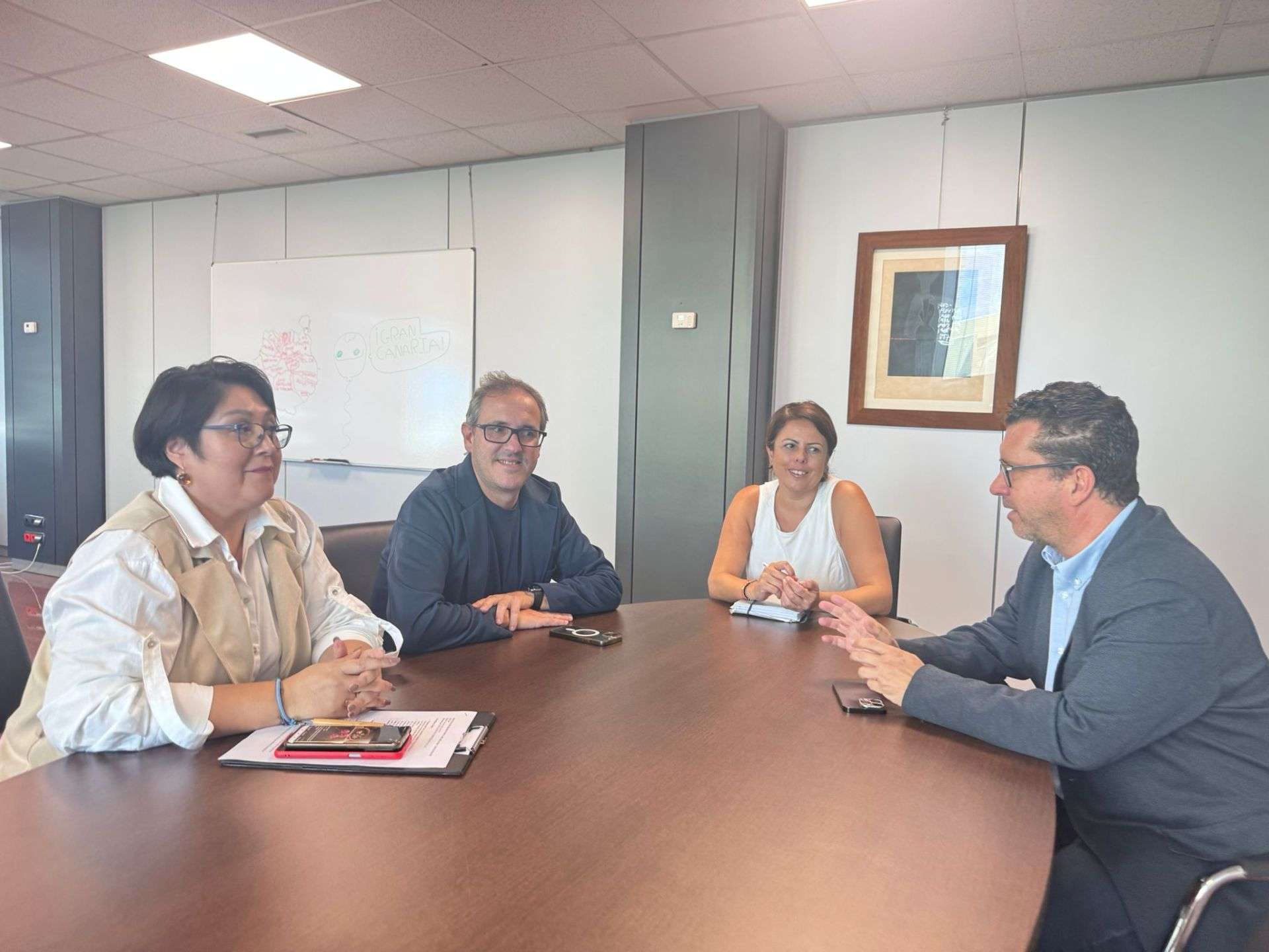 El Ayuntamiento de Arucas mantiene reunión con la consejera de Industria y Comercio del Cabildo de Gran Canaria Minerva Alonso para impulsar la promoción del comercio local - NorteGranCanaria -
