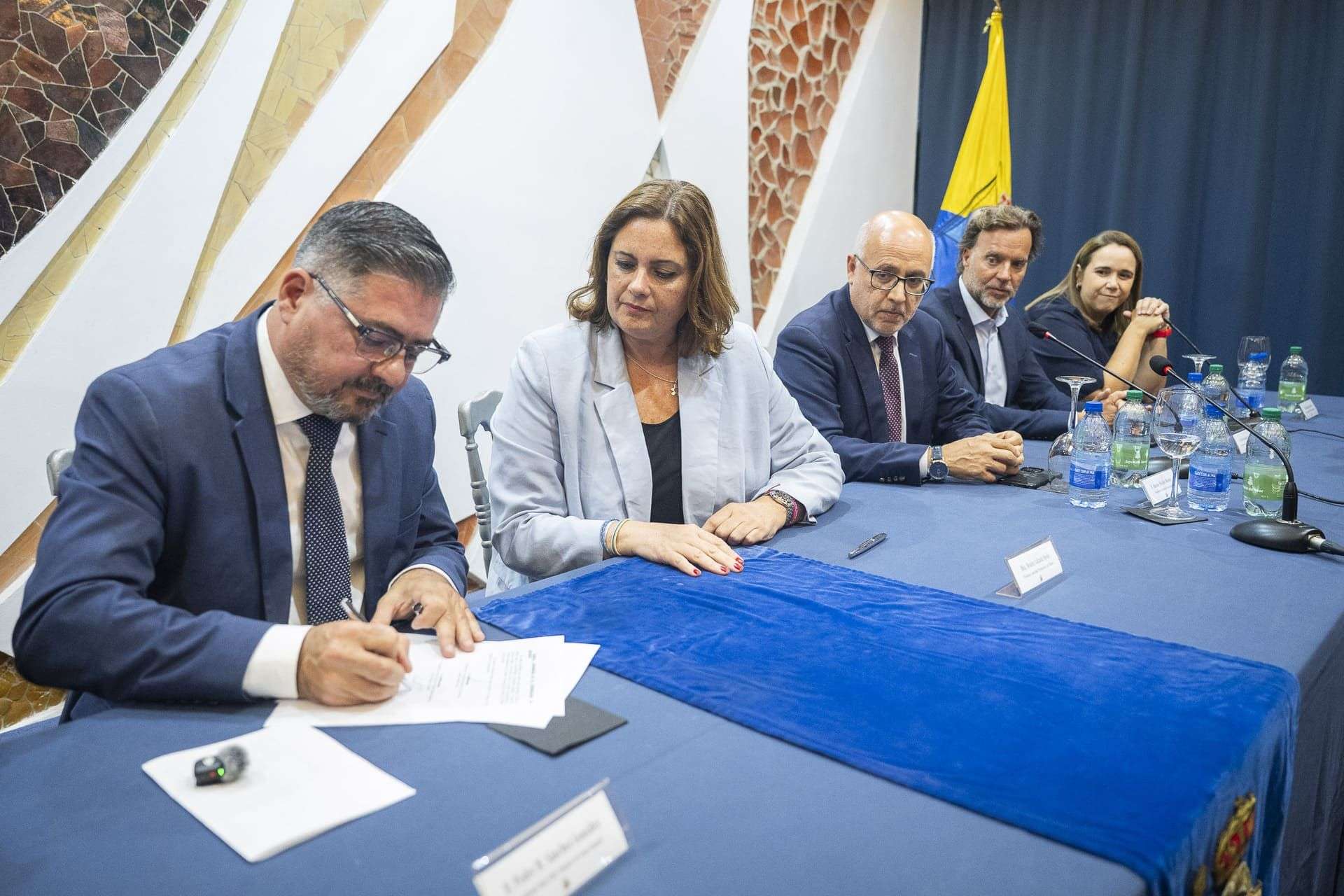 La compra de los terrenos del Club Náutico consolida su arraigo en las Alcaravaneras y su compromiso con la náutica