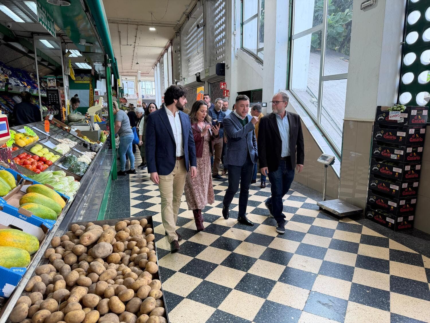 Teodoro Sosa y José Eduardo Ramírez se interesan por las mejoras en el Mercado Central