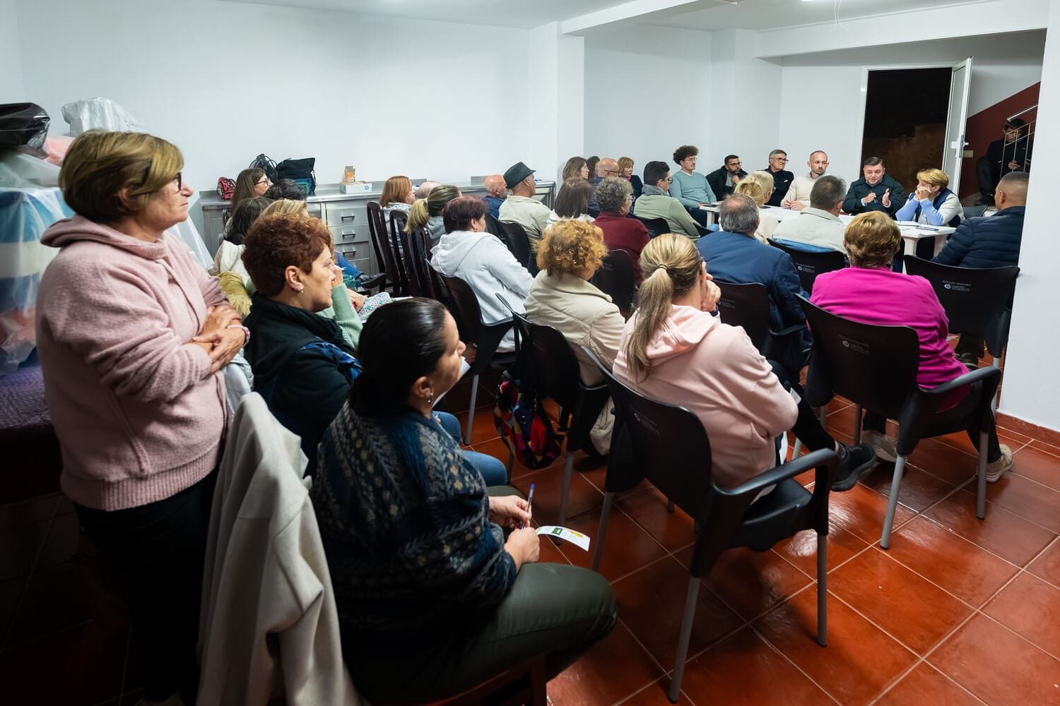 Los vecinos de Caleta de Arriba y el Ayuntamiento de Gáldar construyen juntos el futuro del barrio