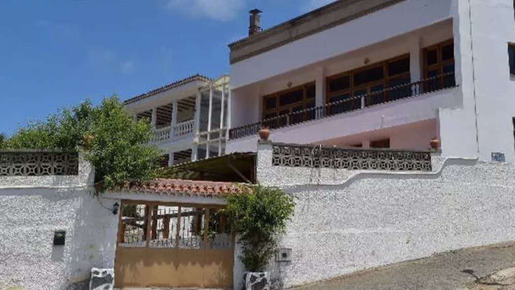 El Ayuntamiento de Teror firma un acuerdo con el ‘El Mesón’ para la reubicación de las actividades de club de Mayores y la Banda de Música