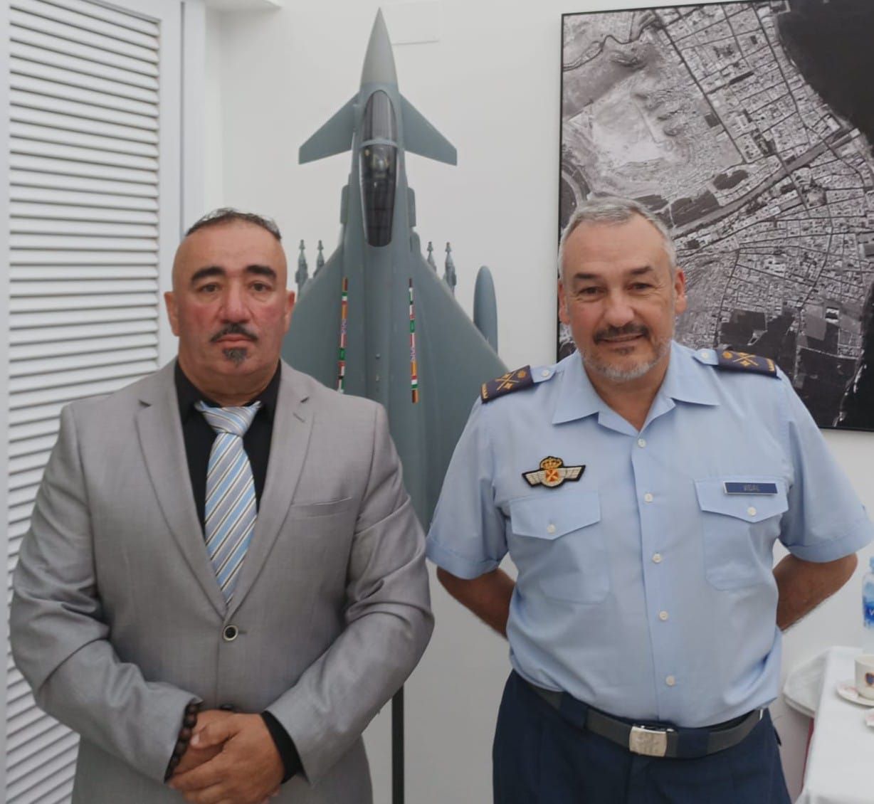 El General Jefe de Aviación recibió a un empresario de éxito y deportista laureado ex soldado de la Base Aérea de Gando