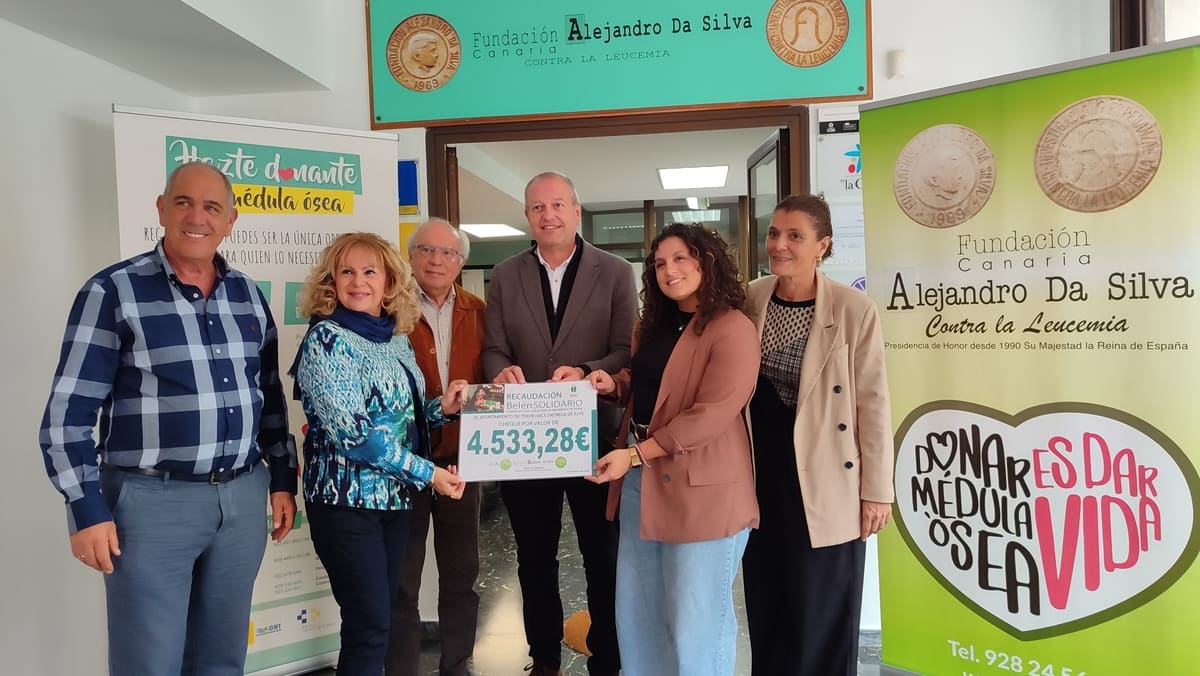 La Fundación ‘Alejandro da Silva contra la Leucemia’ recibe la recaudación del Belén Solidario de Teror