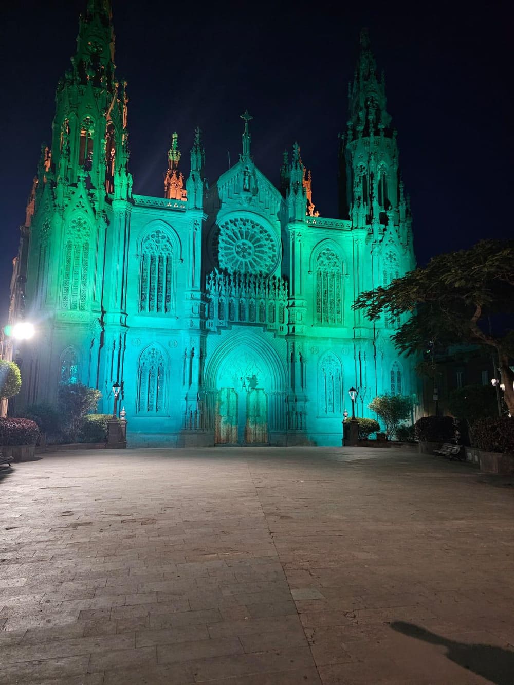 Arucas se ilumina contra el cáncer