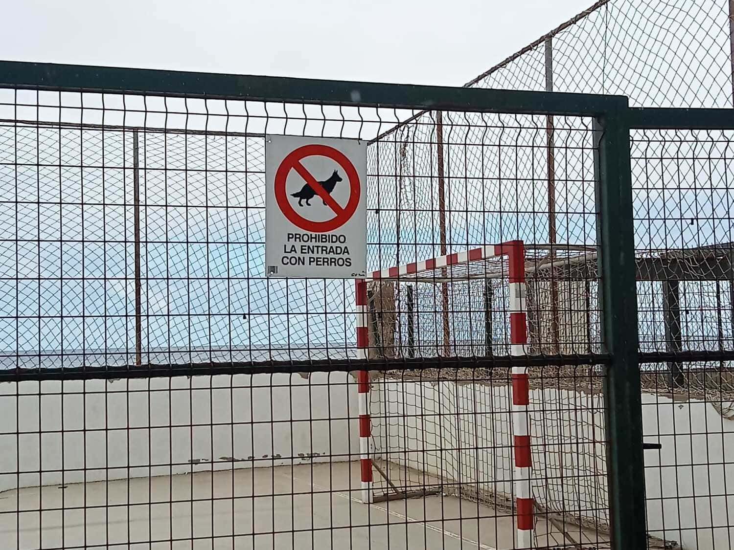 Las Concejalías de Deportes y Bienestar Animal refuerzan la seguridad e higiene en las instalaciones deportivas municipales con nueva cartelería informativa