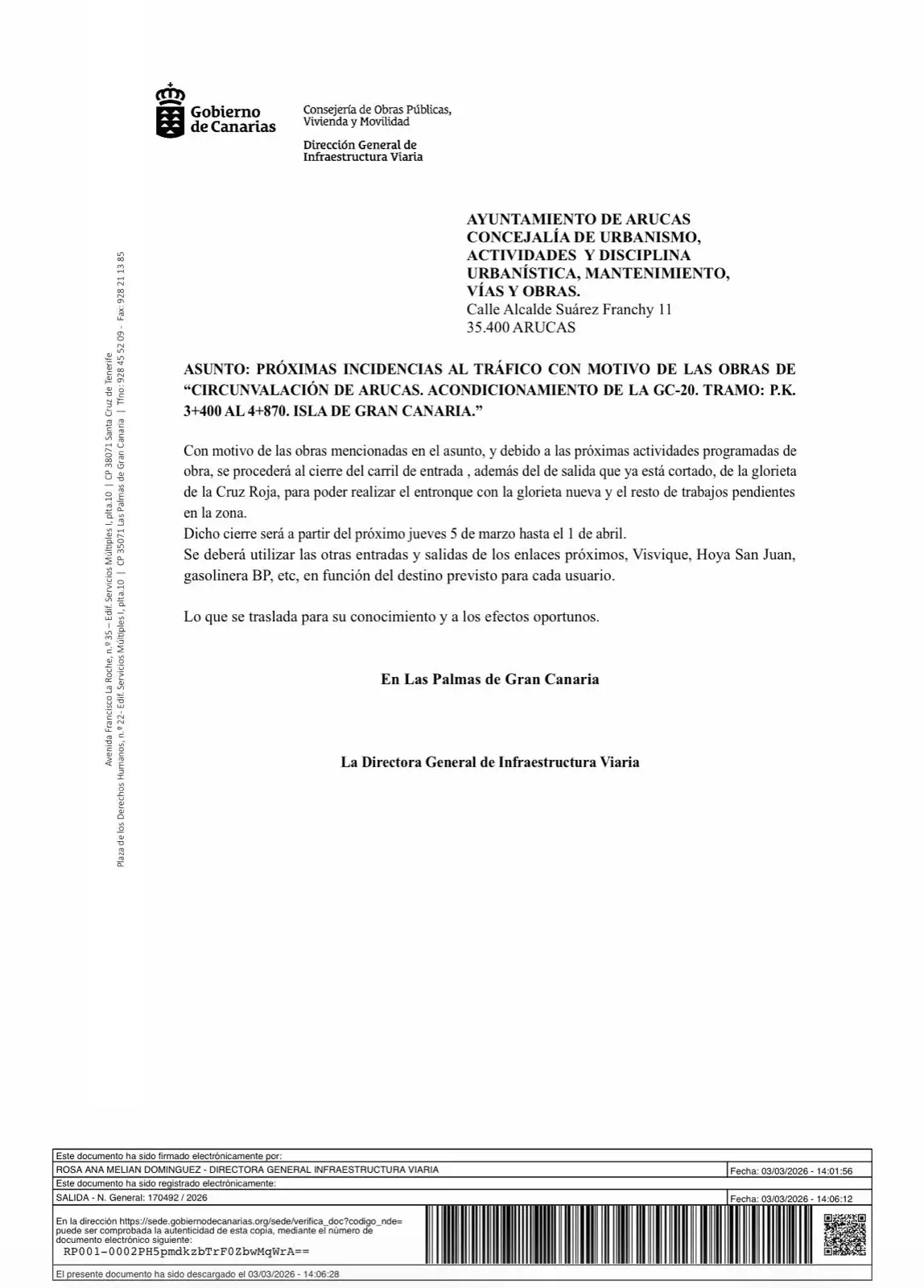 Aviso de cierre de la entrada principal dirección a Arucas en la rotonda de acceso a la carretera del Lomo