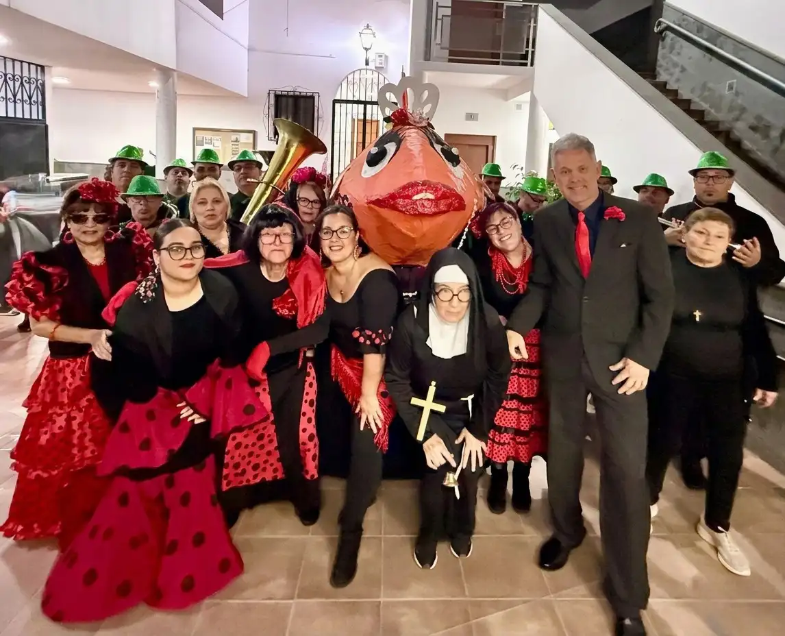 Barrial se vuelca en el cierre de su Carnaval con el Baile de las Viudas y el velatorio del besugo