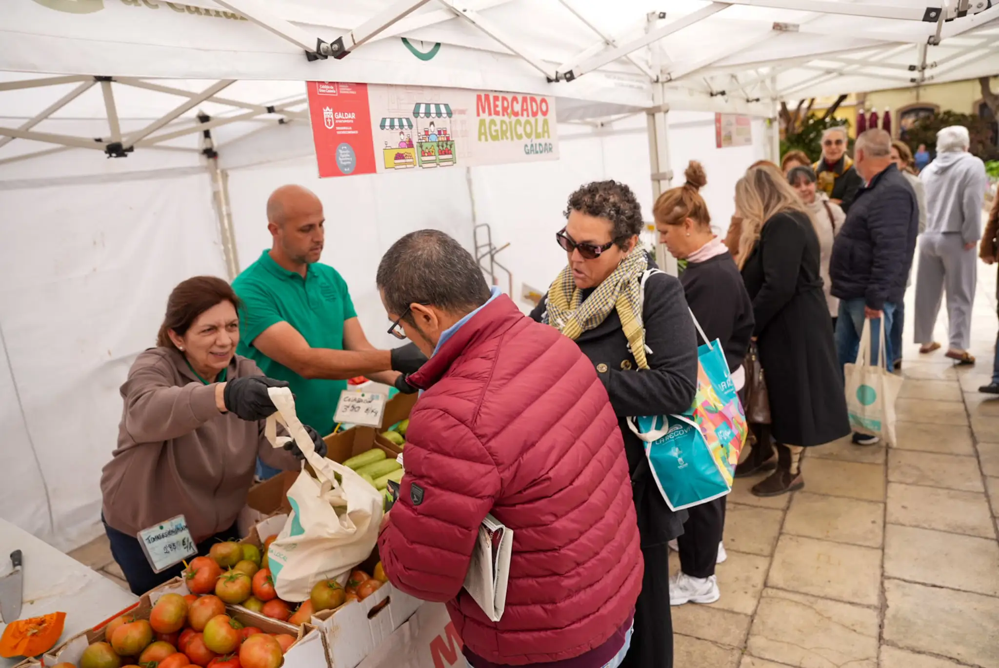 El Mercado Agrícola de Gáldar triunfa en una jornada fresca con sabor local