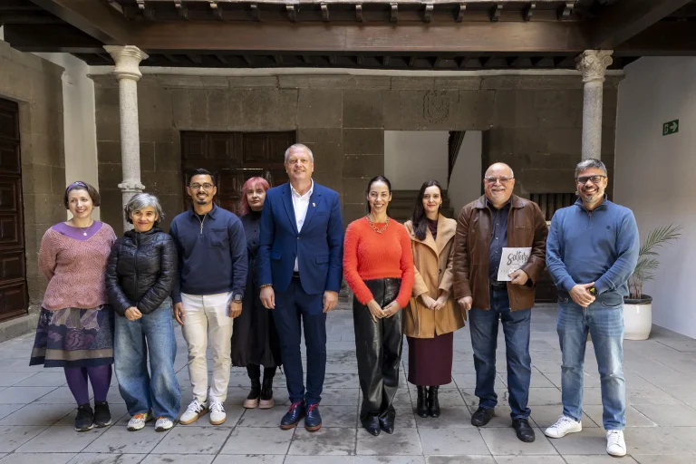 Foto De Familia De Parte Del Equipo De La Producción Del Festival Soltura Que Se Celebra En Teror