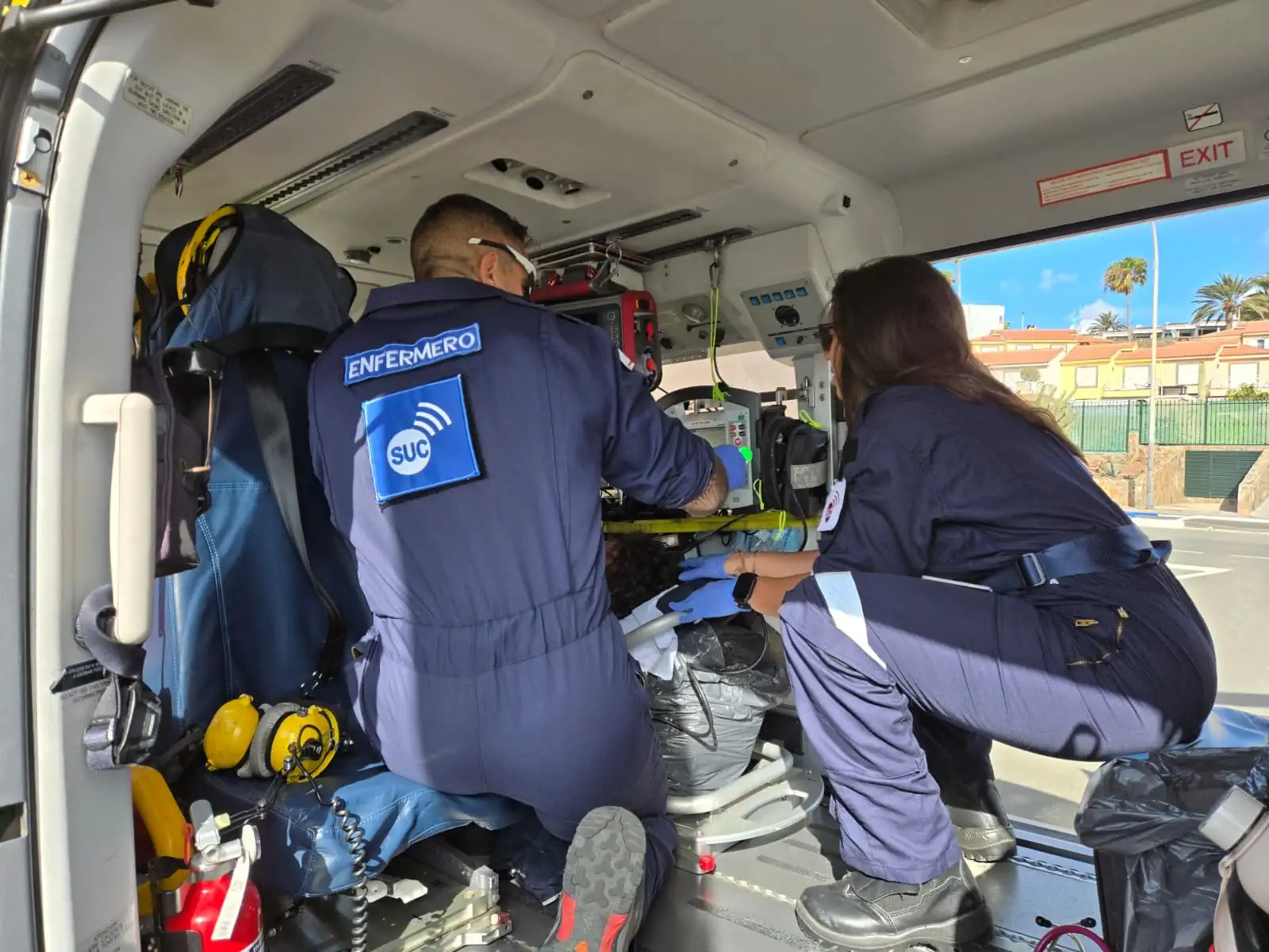 Asistencia urgente del SUC a un paciente con una complicación quirúrgica grave