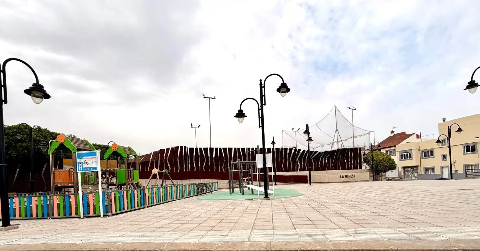 Plaza Antonio Padrón Padrón En El Barrio De La Dehesa.
