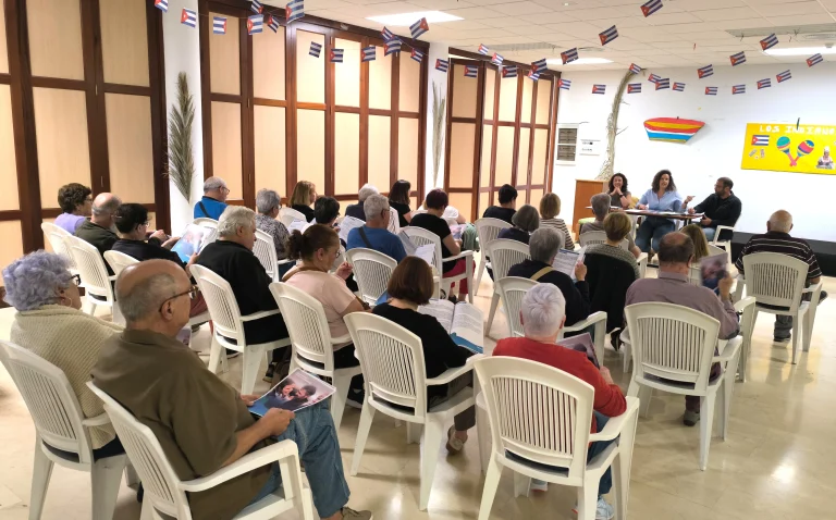 Reunión En La Sede De La Universidad Popular Para La Presentación De Las Propuestas De Viaje
