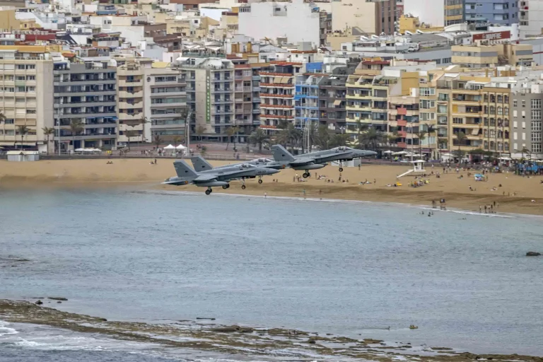 Sobrevuelo F18