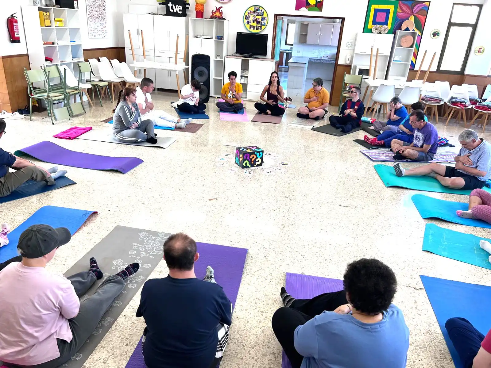 El ‘Yoga para todos’ regresa al Centro Ocupacional Comarcal Santa María de Guía para mejorar el bienestar de sus usuarios