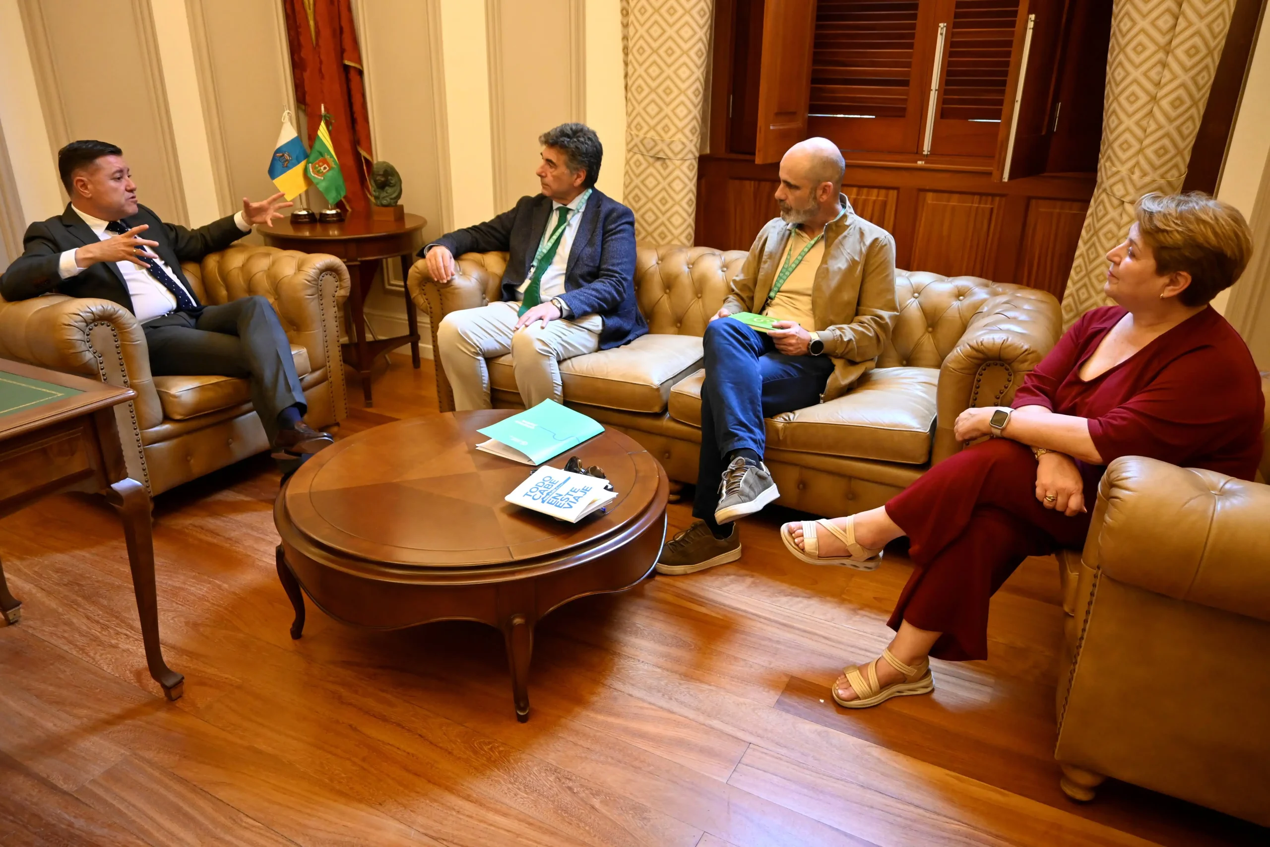 Gáldar recibe al nuevo presidente de la Asociación Española contra el Cáncer en Las Palmas