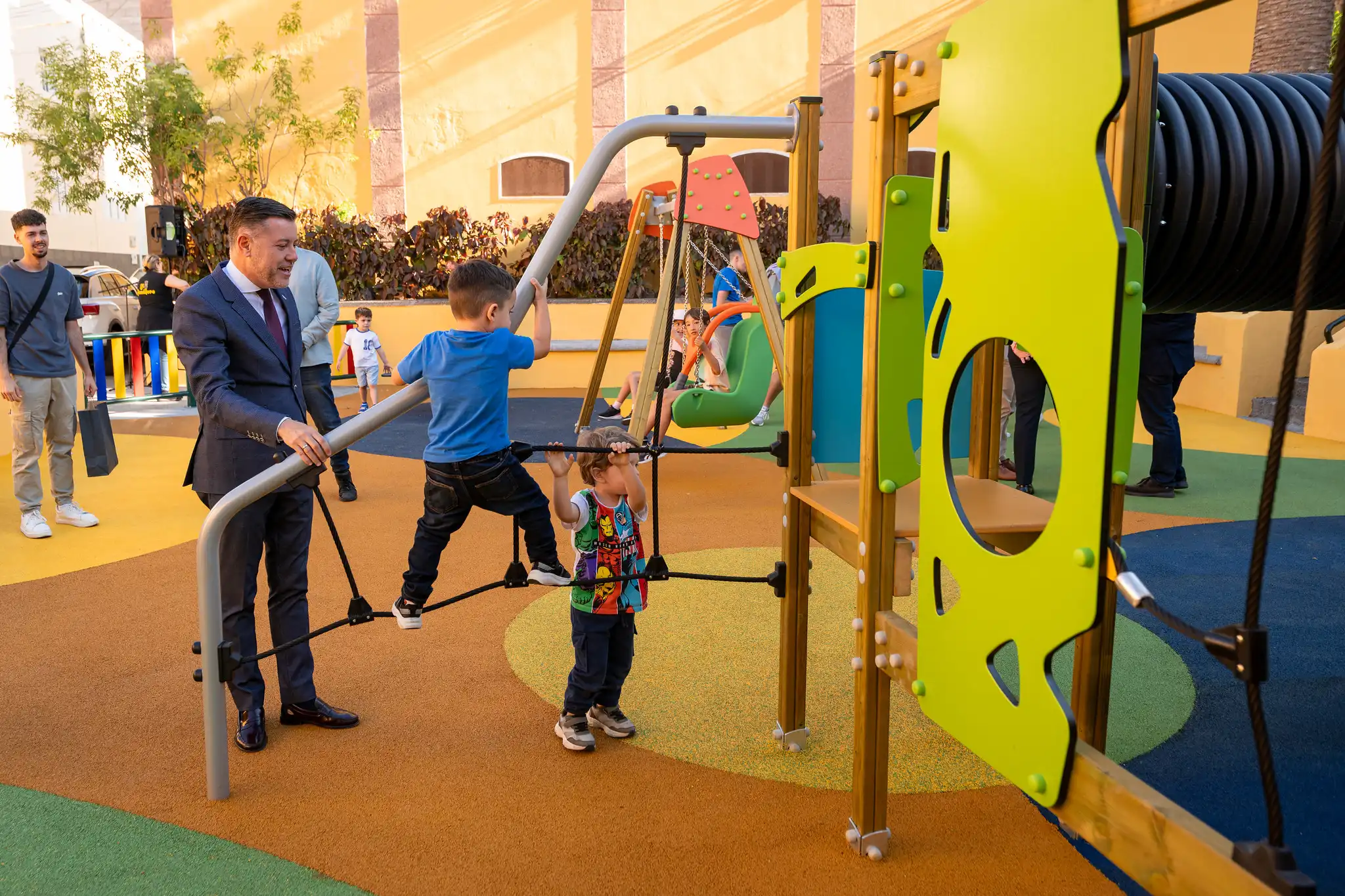 Teodoro Sosa, Alcalde De Gáldar, En El Nuevo Parque Infantil De San Isidro