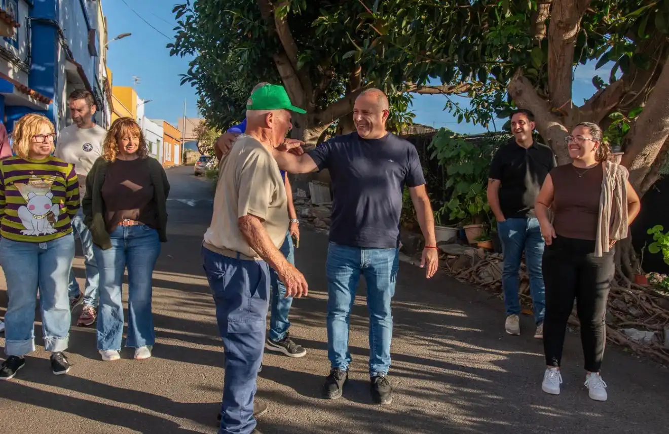 Felipe Pérez recorre los barrios de Guía: “Aprender de los vecinos es la base de nuestro compromiso”