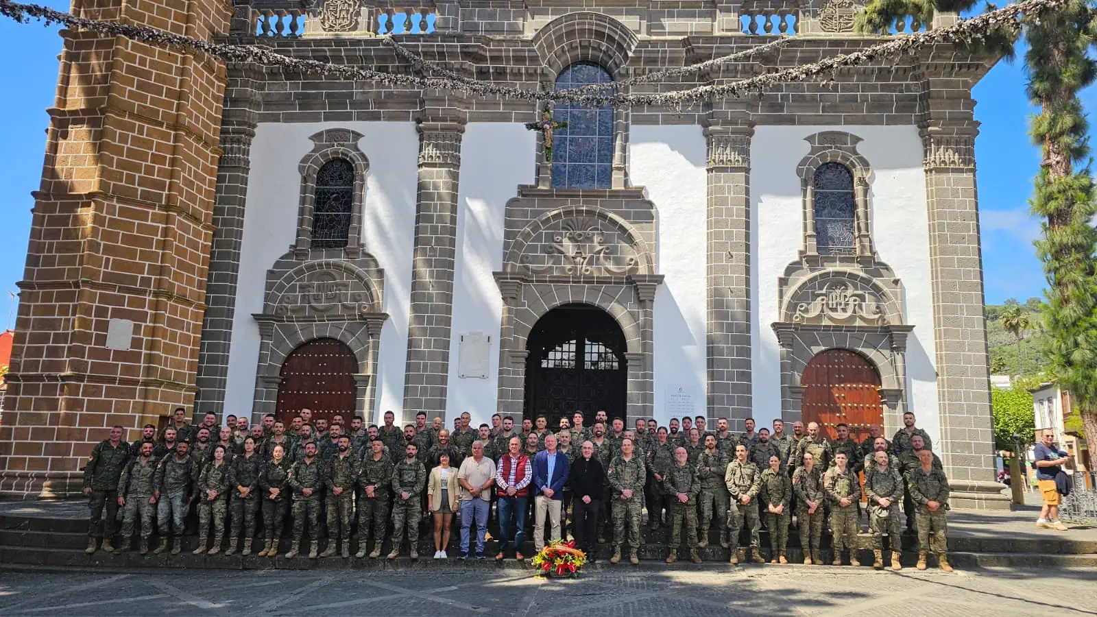 El RAAA 94 se despide de la Virgen del Pino antes de partir a Letonia