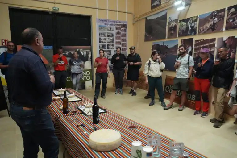 La III Ruta Etnográfica ‘Quesos y pastores de Guía’ descubre el epicentro de la producción quesera y el secreto de la elaboración del Queso de Flor