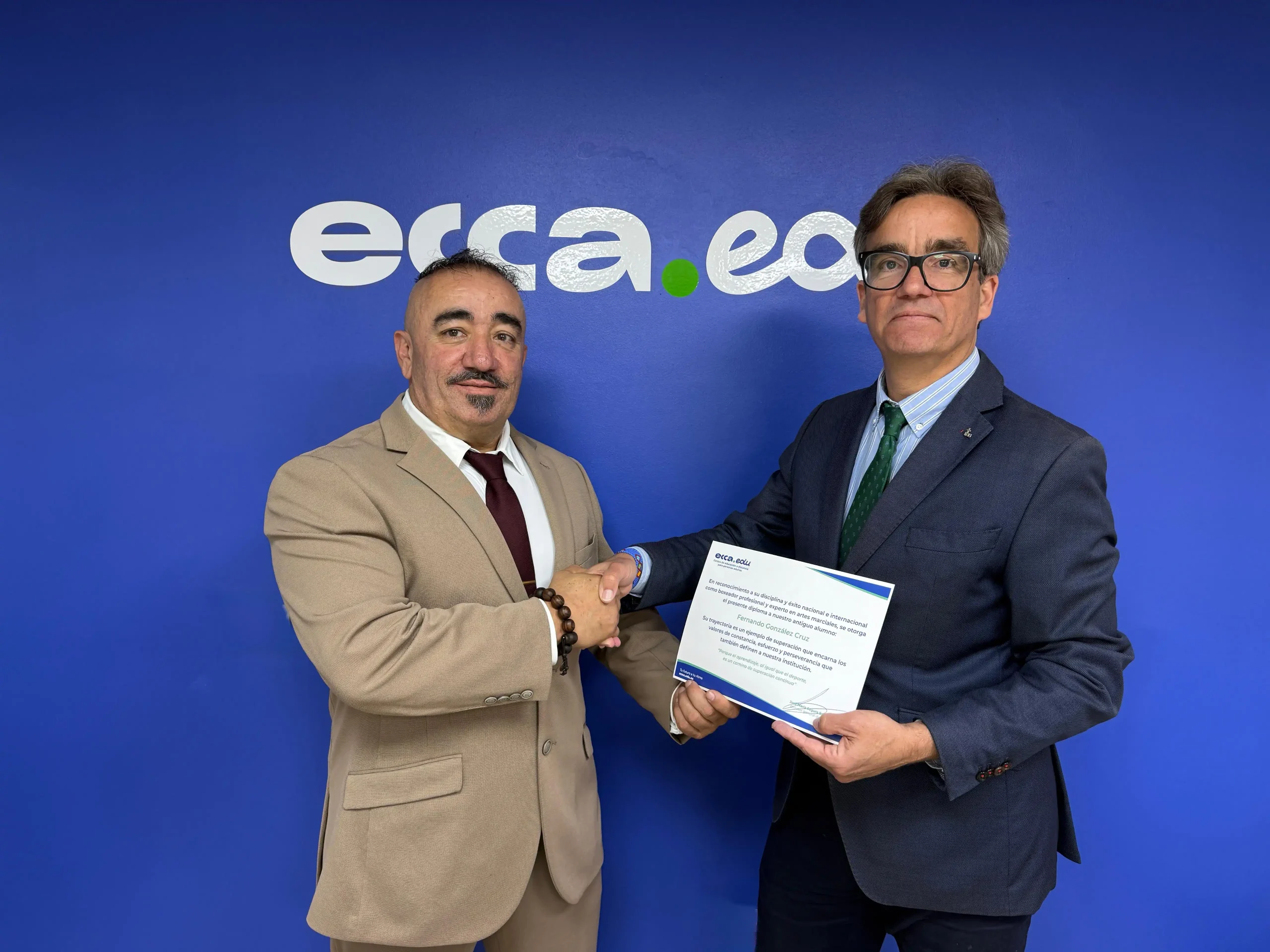 Fernando González Cruz, homenaje histórico a un antiguo alumno, en la institución educativa «ecca.edu»