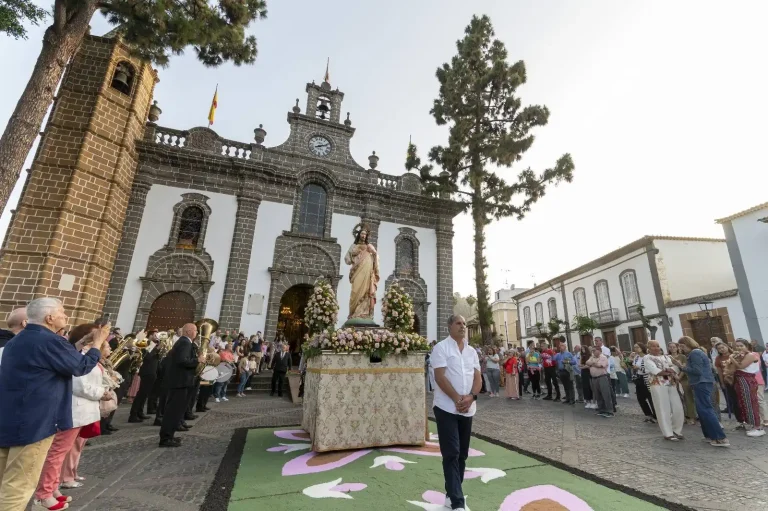 30 Sagrado Corazon Procesion