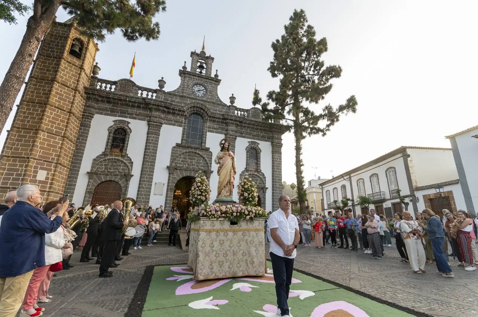 30 Sagrado Corazon Procesion