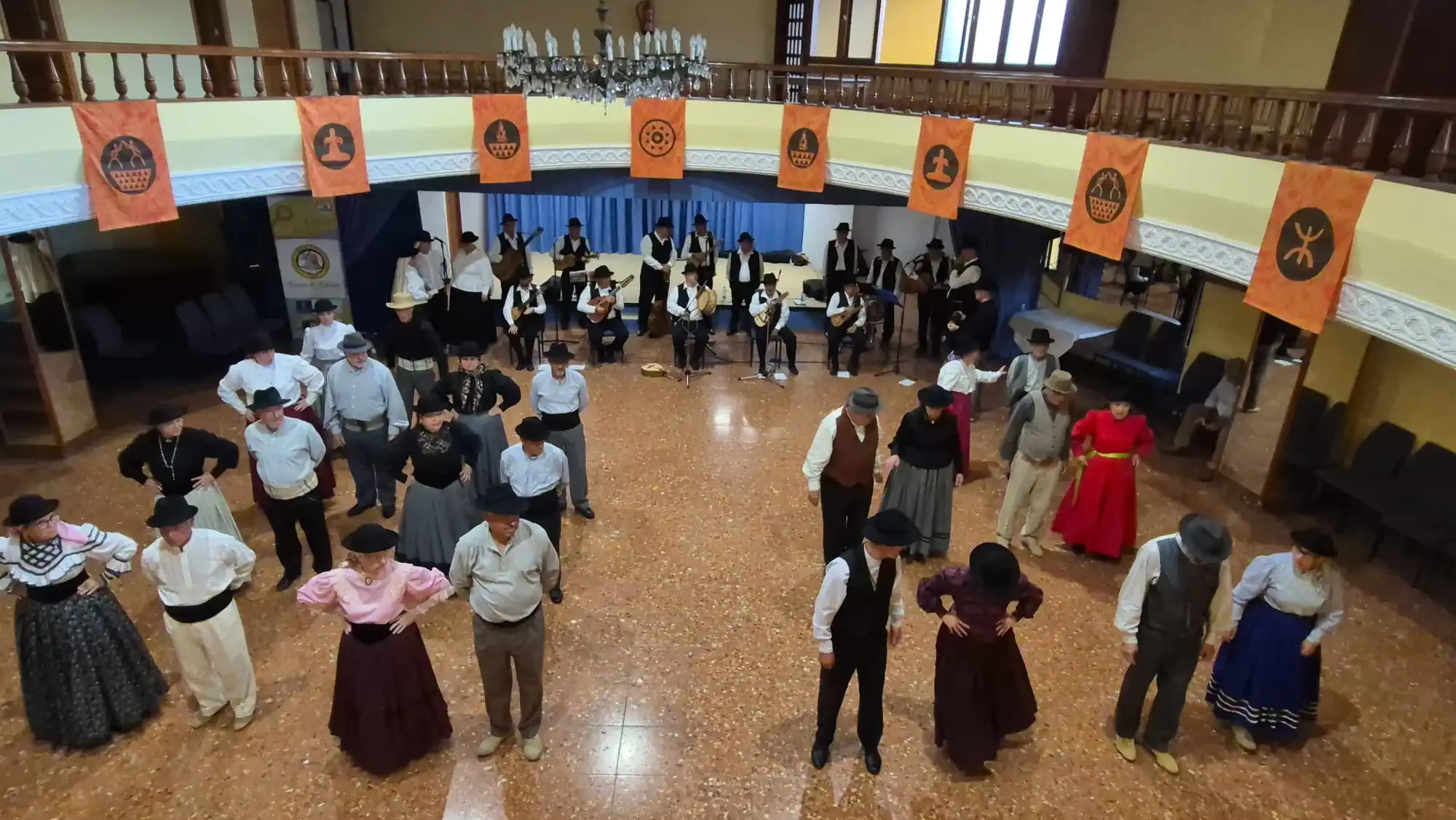 El Casino de Gáldar acogió el Encuentro de Bailadores organizado por Los Cabuqueros