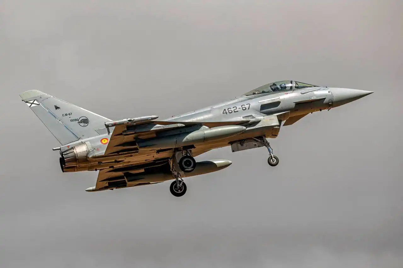Eurofighter Typhoon (c.16)