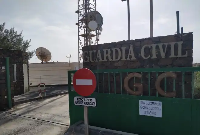 La Guardia Civil investiga a tres personas por varios robos con fuerza en el interior de vehículos en Costa Teguise
