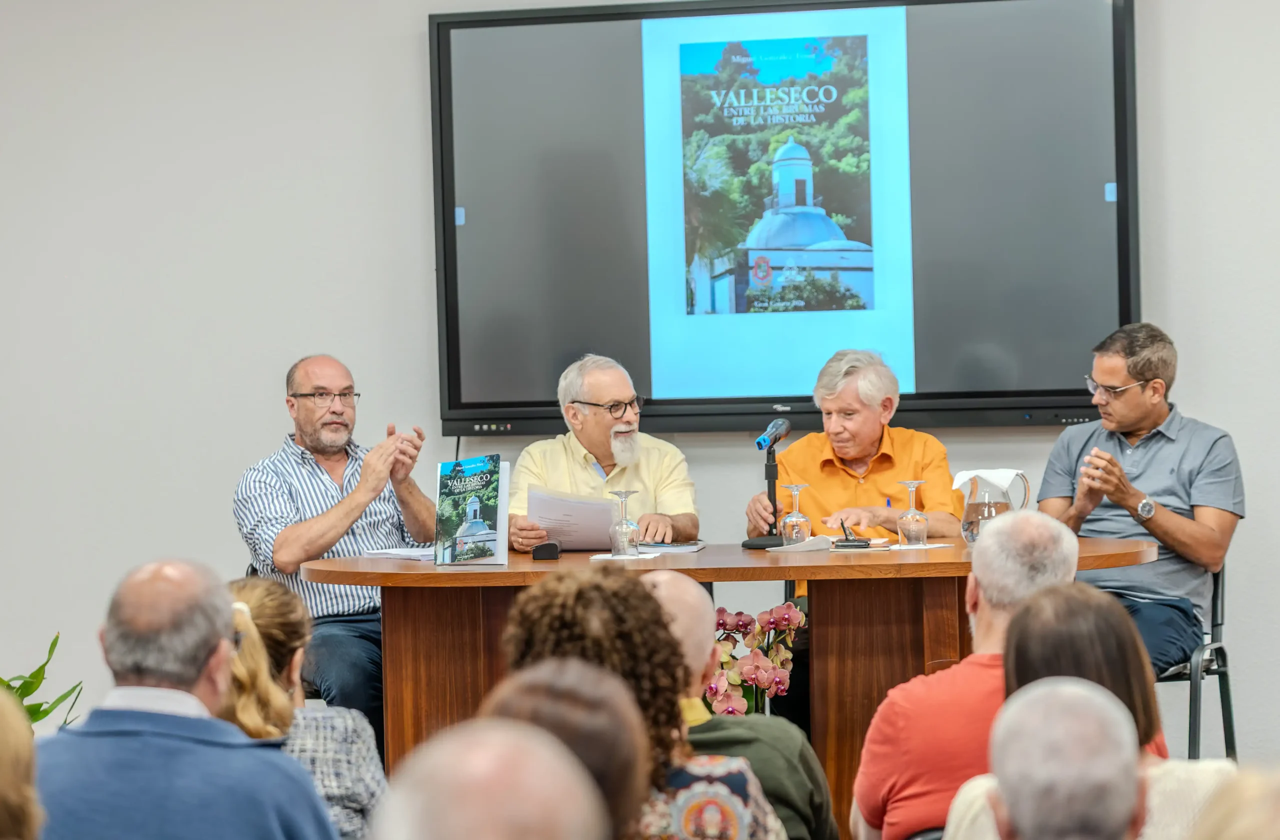 La historia de Valleseco sale de las brumas con una presentación multitudinaria
