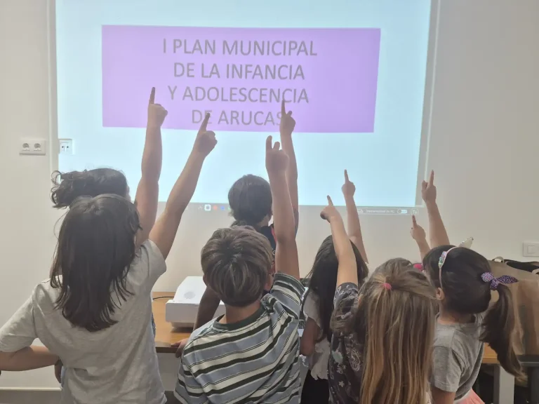 Niños Y Niñas Aprueban El órgano Arupia