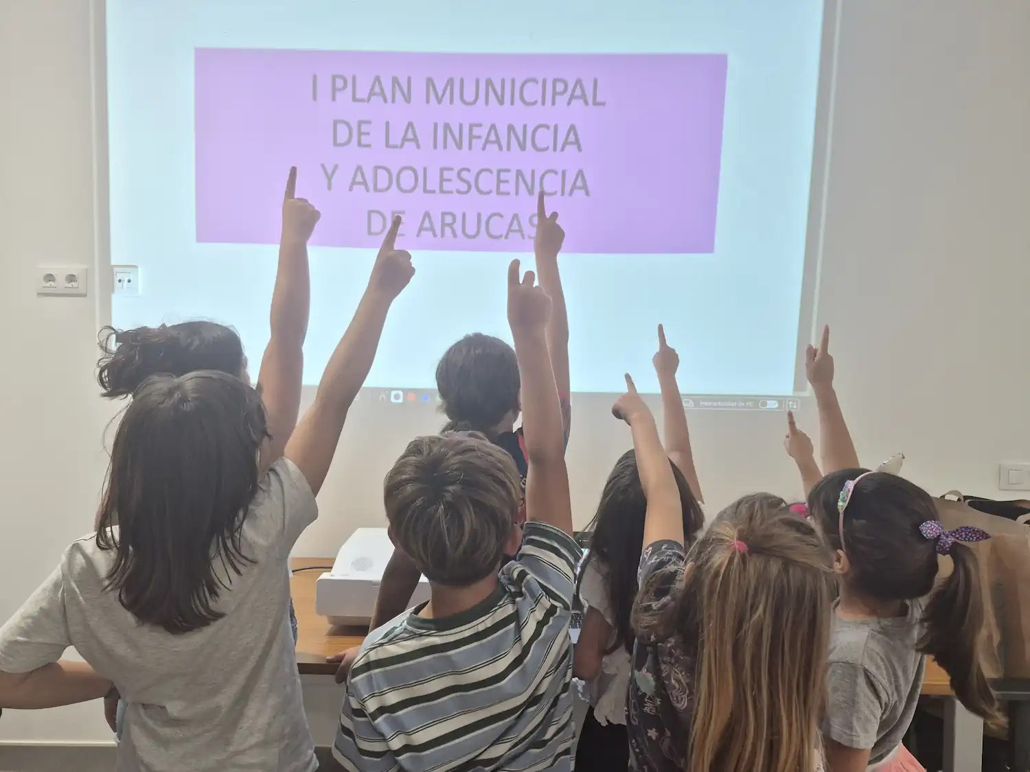 Niños Y Niñas Aprueban El órgano Arupia