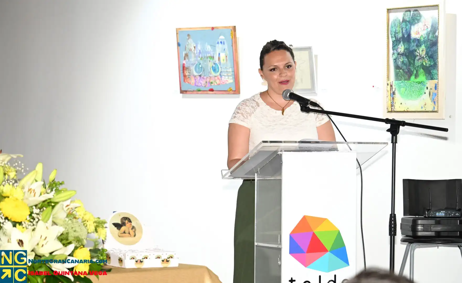 Presentacion del libro Susurros del Cielo por Zenaida Rodríguez en Telde (Reportaje)