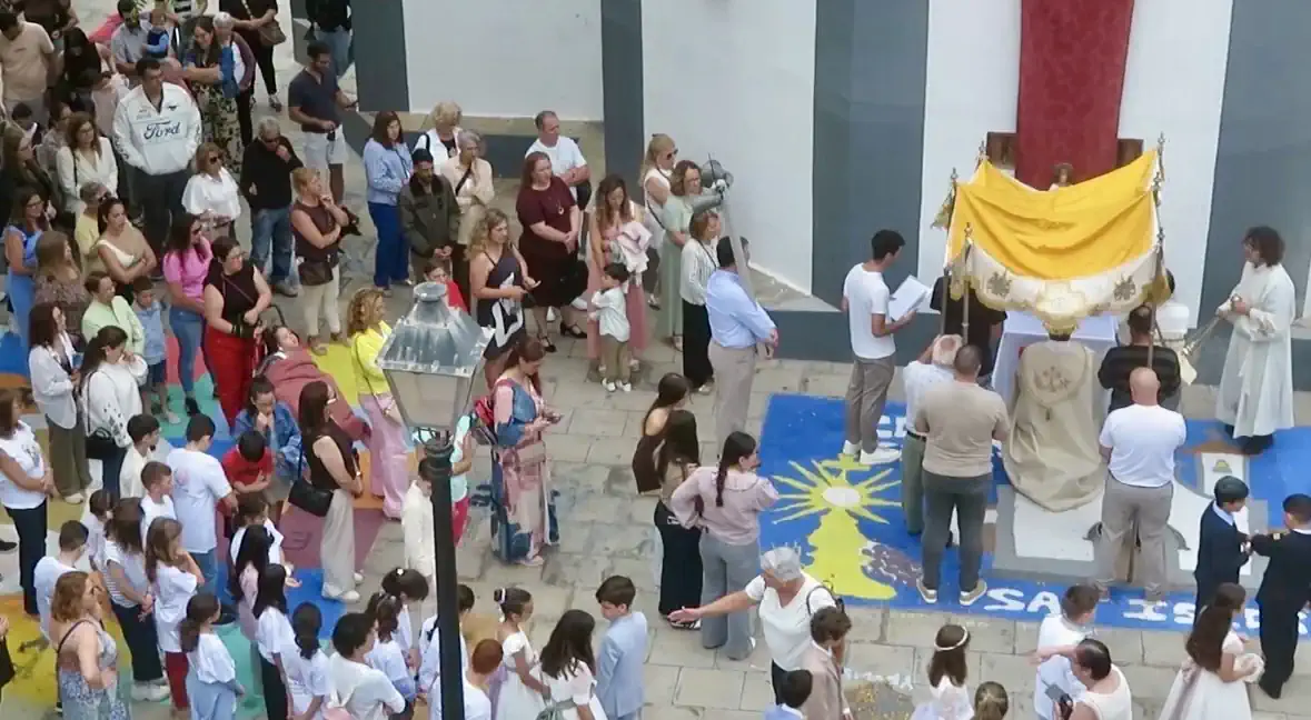 San Isidro Se Engalanó Con Sus Tradicionales Alfombras Para Celebrar El Corpus Christi