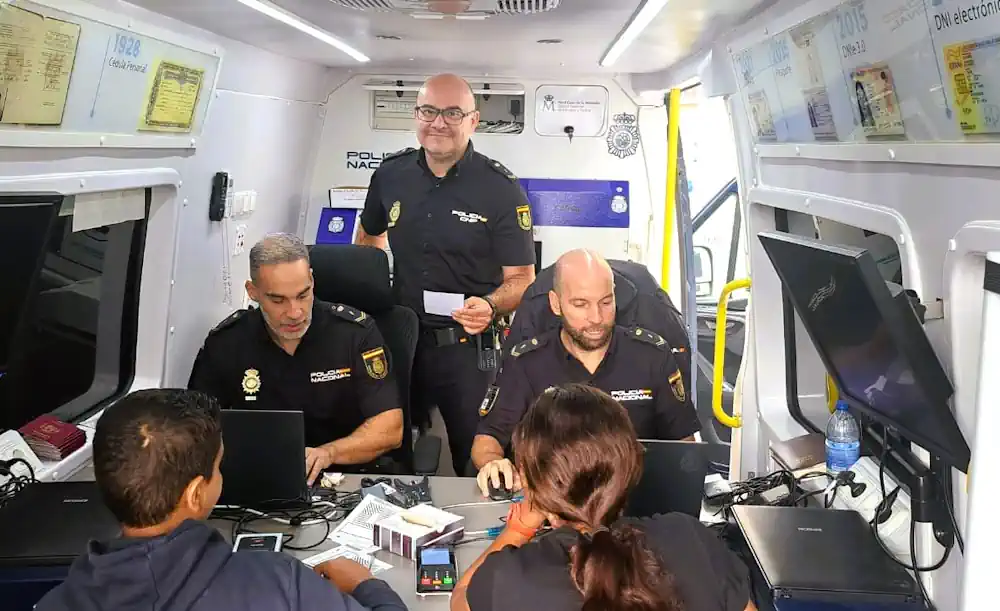 La Unidad Móvil de la Policía Nacional para tramitar el DNI volverá a Guía en septiembre, octubre y noviembre