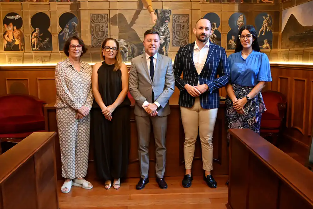 De Izquierda A Derecha Candelaria Guerra, Nuga Pérez, Teodoro Sosa, Julio Mateo Y María Zarzo