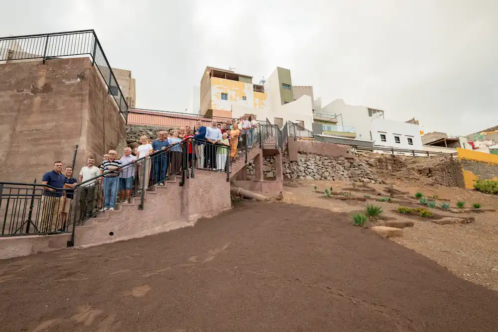 La Montaña estrena una nueva zona verde y una escalera de conexión entre las calles Miguel de Cervantes y Profesor Cambres
