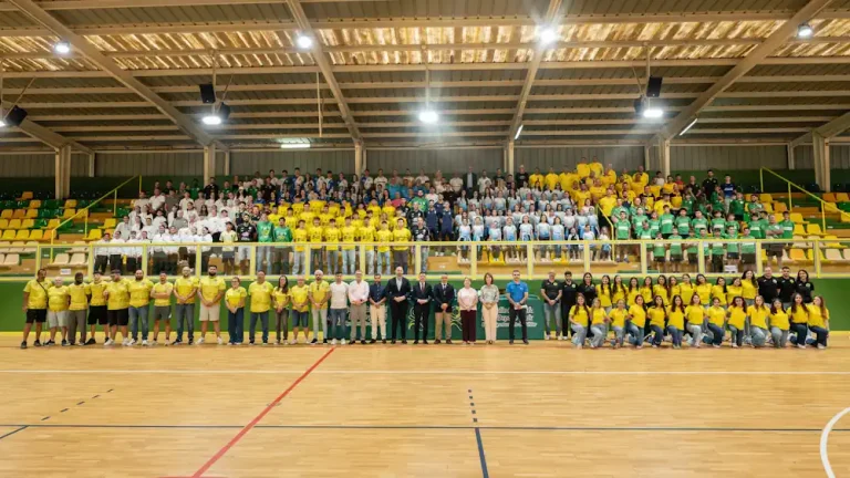 Foto De Familia De Los Deportistas Homenajeados En La Vii Gala Del Deporte De Gáldar