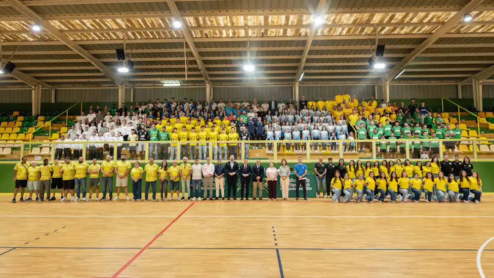 Foto De Familia De Los Deportistas Homenajeados En La Vii Gala Del Deporte De Gáldar
