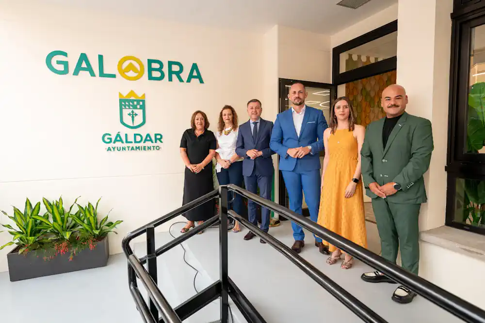 Inauguración De La Nueva Sede De Galobra De D. A I. Víctor Montero, María Mendoza, Julio Mateo, Teodoro Sosa, Idaira Mateos Y Begoña Balado