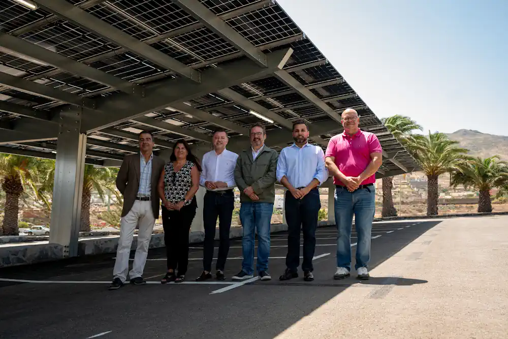Inauguración De Las Nuevas Marquesinas Fotovoltaicas En El Aparcamiento Del Tanatorio Municipal De San Isidro