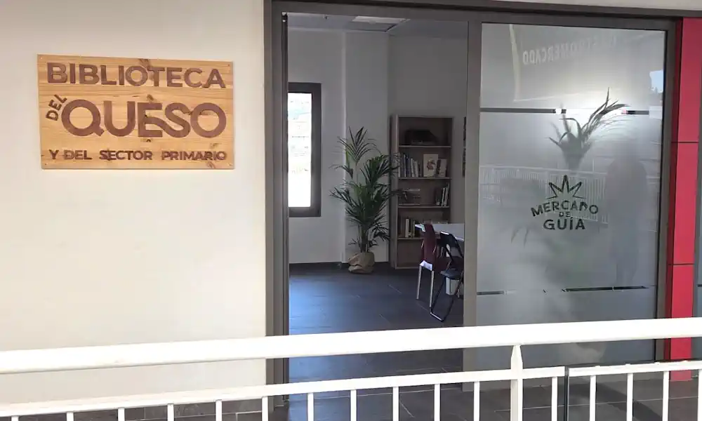 La Biblioteca Del Queso Y Del Sector Primario Está Situada En La Planta Alta Del Mercado