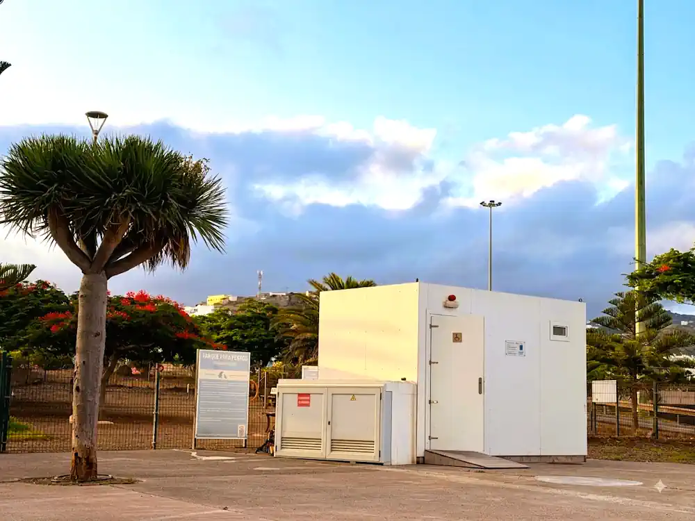 Aseos Públicos Del Parque Urbano De El Bardo En Guía