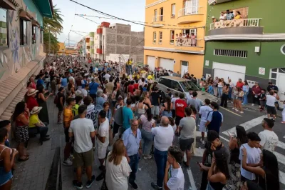 Una Batalla de Flores llena de color y diversión vuelve a conquistar las calles de Barrial